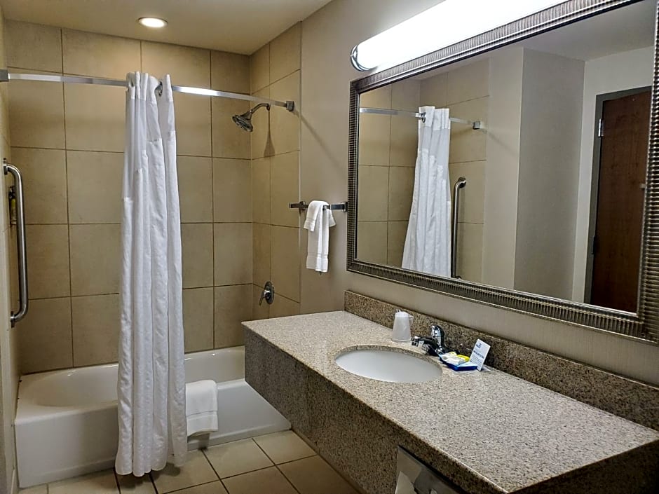 Holiday Inn Express Hotel & Suites Mankato East