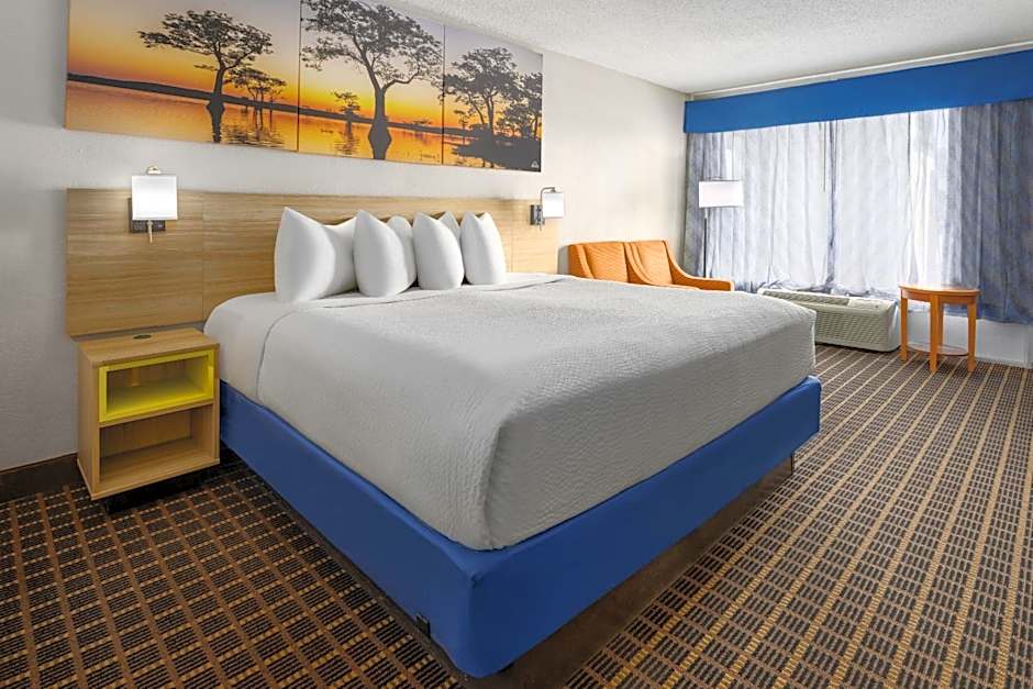 Days Inn by Wyndham Waycross