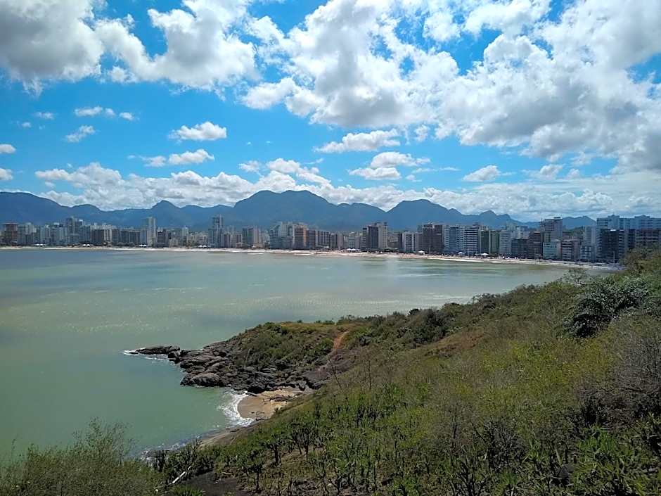 Edf Gil Nogueira - Praia do Morro - GUARAPARI - ES - Brasil - 4º Andar TELA Proteção - FRENTE Sol Manhã - 02 quartos com Split - WIFI - Varanda Gourmet com CHURRASQUEIRA - 02 elevadores - 01 Vaga - PISCINA - Sauna - Portaria 24 HRS - 50m da Praia do Morro