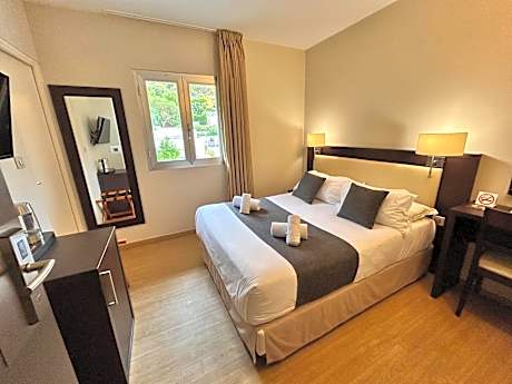 Small Standard Double Room - Mountain Side (43 ft²)