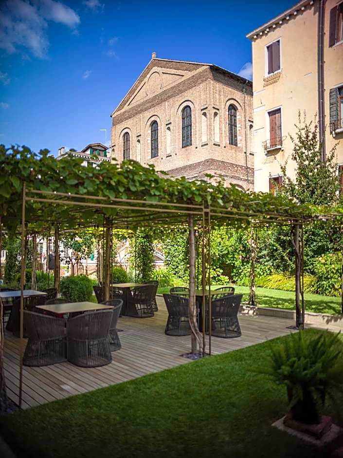 Madama Garden Retreat
