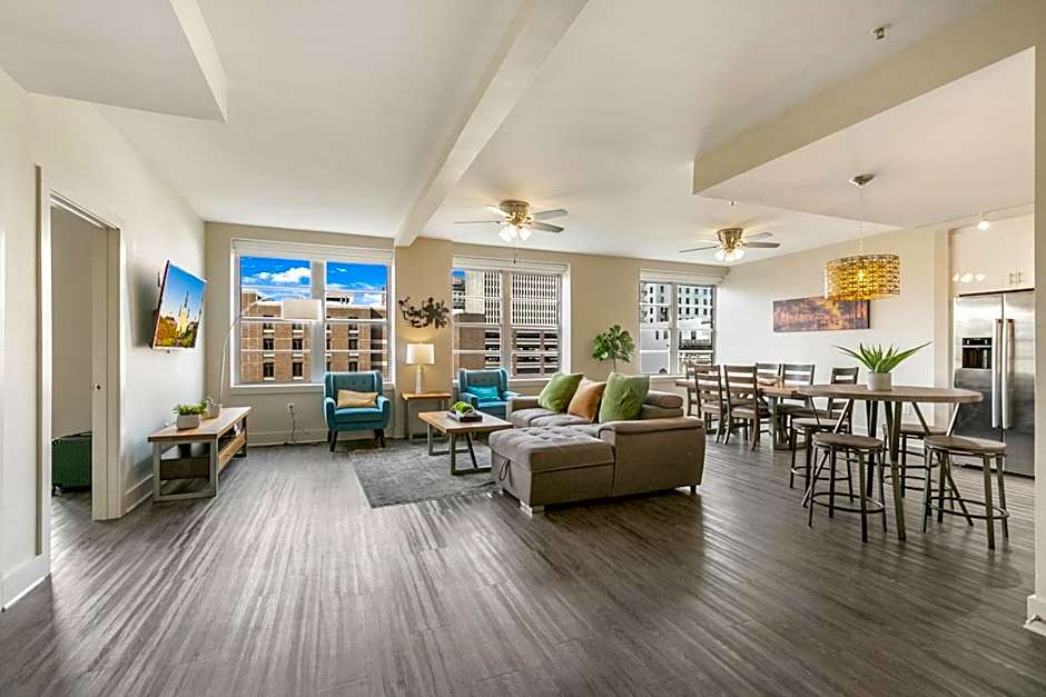Spacious 4BR Luxury Condo Steps to French Quarter