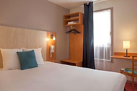 Family Triple Room with Shared Bathroom