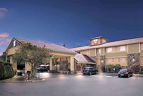 Best Western Plus Parkway Inn