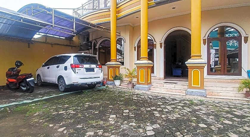 OYO 2848 Senaz Guesthouse