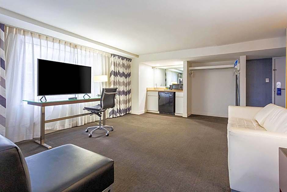 The Brookshire Suites, BW Premier Collection