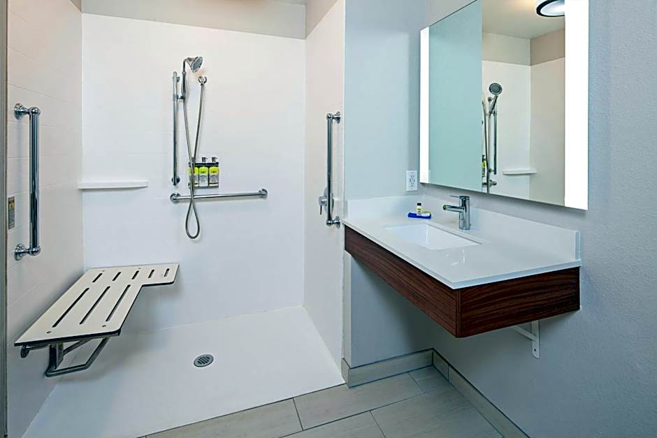 Holiday Inn Express & Suites Clovis Fresno Area By IHG