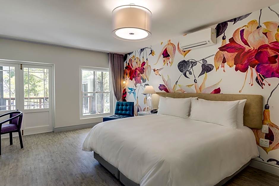 Photo 1 of 18 of Deluxe 1 King Bed Guestroom