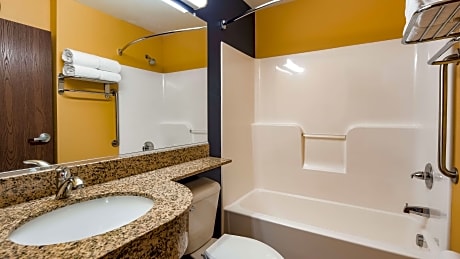 Accessible - 1 Queen, Mobility Accessible, Communication Assistance, Bathtub Non Refundable