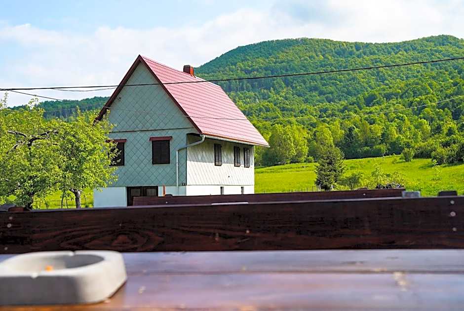 Planinarski dom ''Bijele stijene'' Mountain lodge