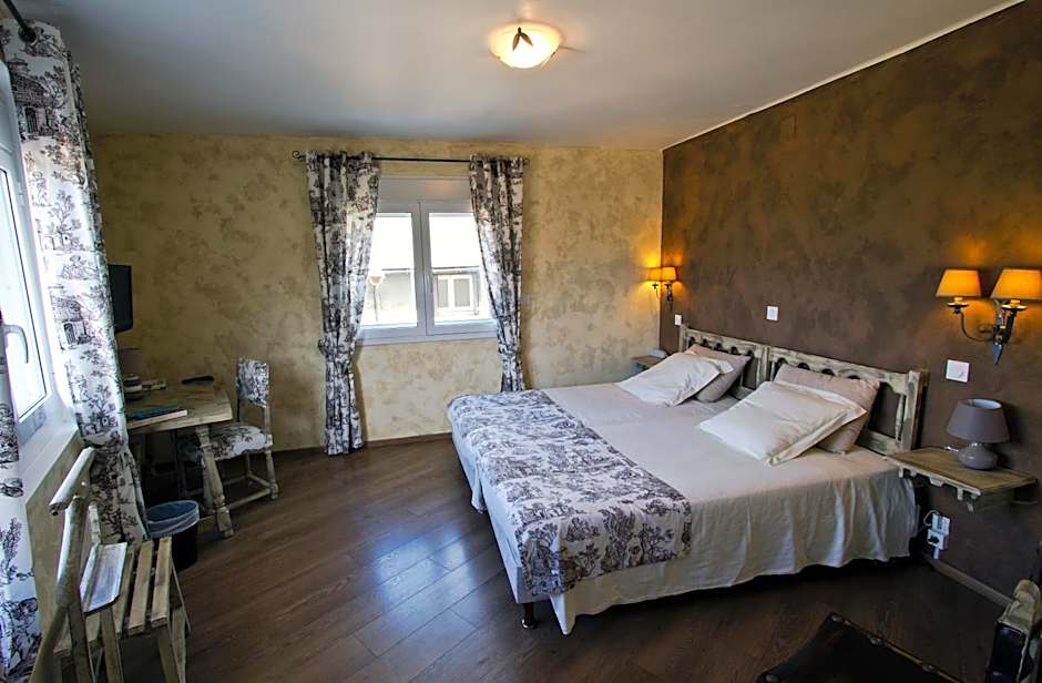 Photo 1 of 6 of Double Room