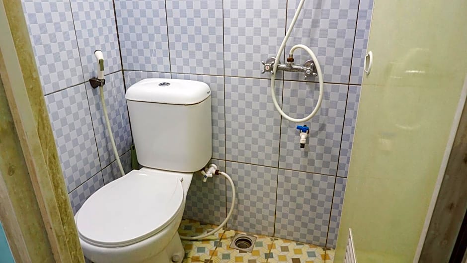 Vaccinated Staff - OYO 2088 Grha Blue Sky Syariah