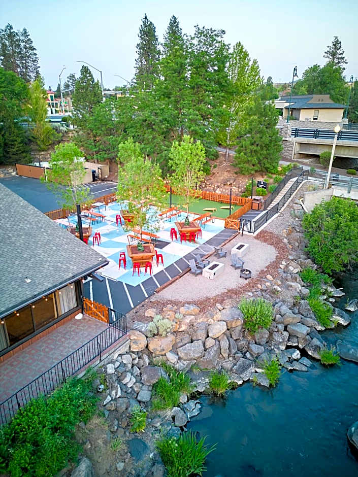 Riverhouse Lodge
