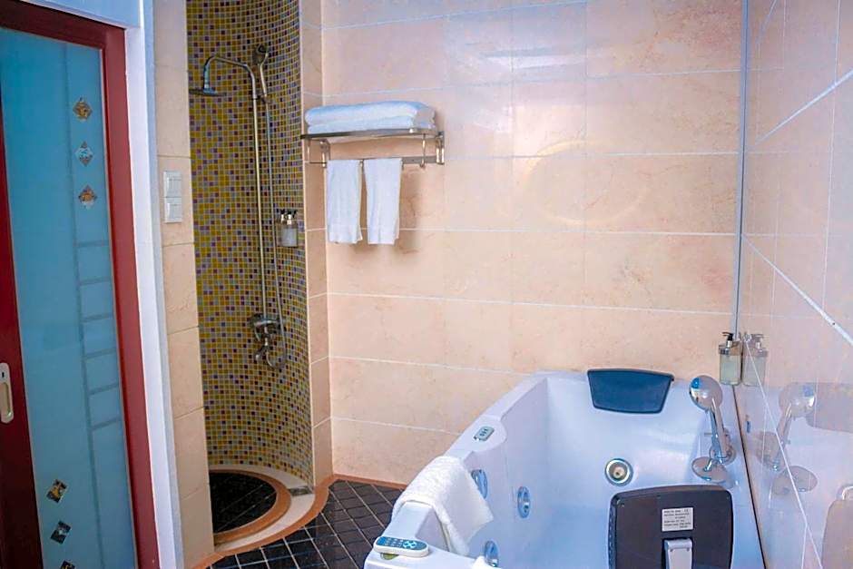 Best Western Plus Paramount Hotel