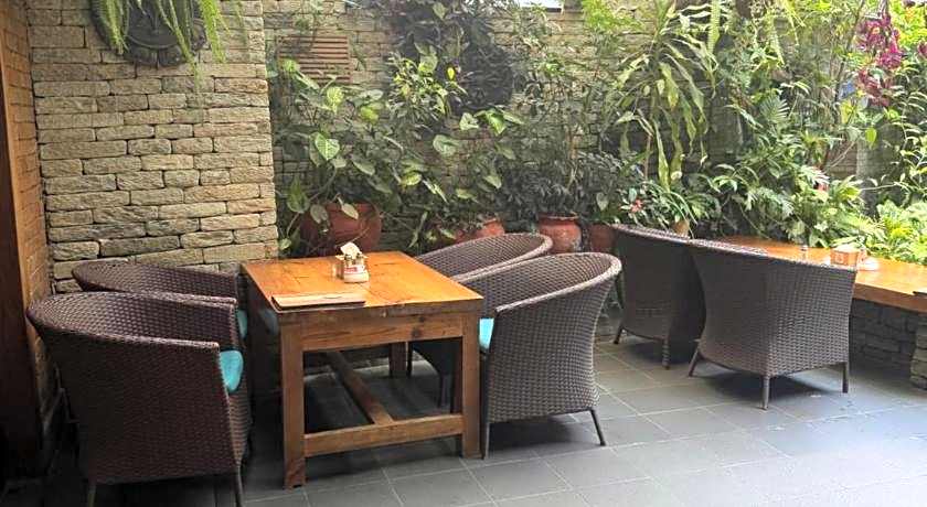 Hotel Middle Path & Spa