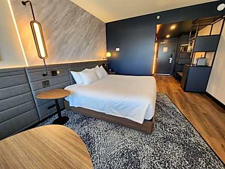 Executive Room - 1 King Bed