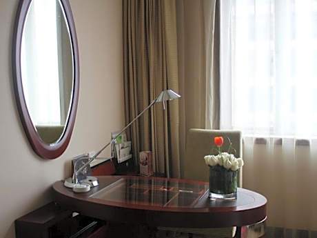 Deluxe City View Twin Room