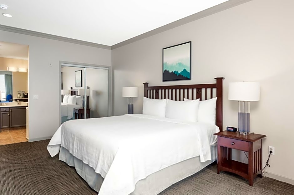Photo 1 of 3 of Deluxe 1 King Bed