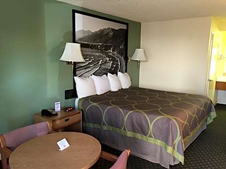 King Room- Non-Smoking