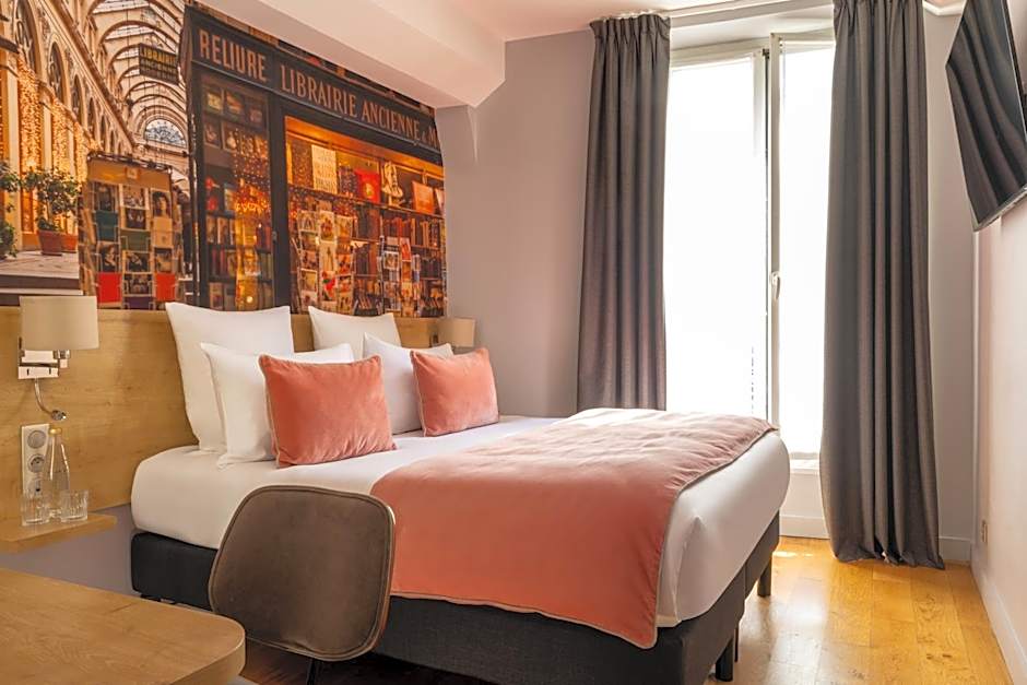 Midnight Hotel Paris