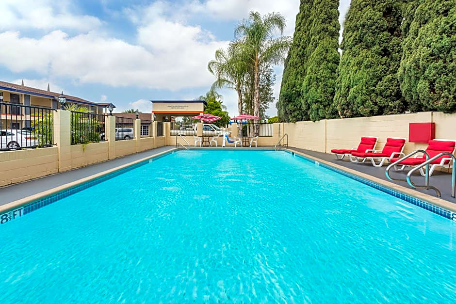 Casa Blanca Hotel & Suites Orange SR-55 Freeway, Near Honda Center, Chapman University, Disneyland