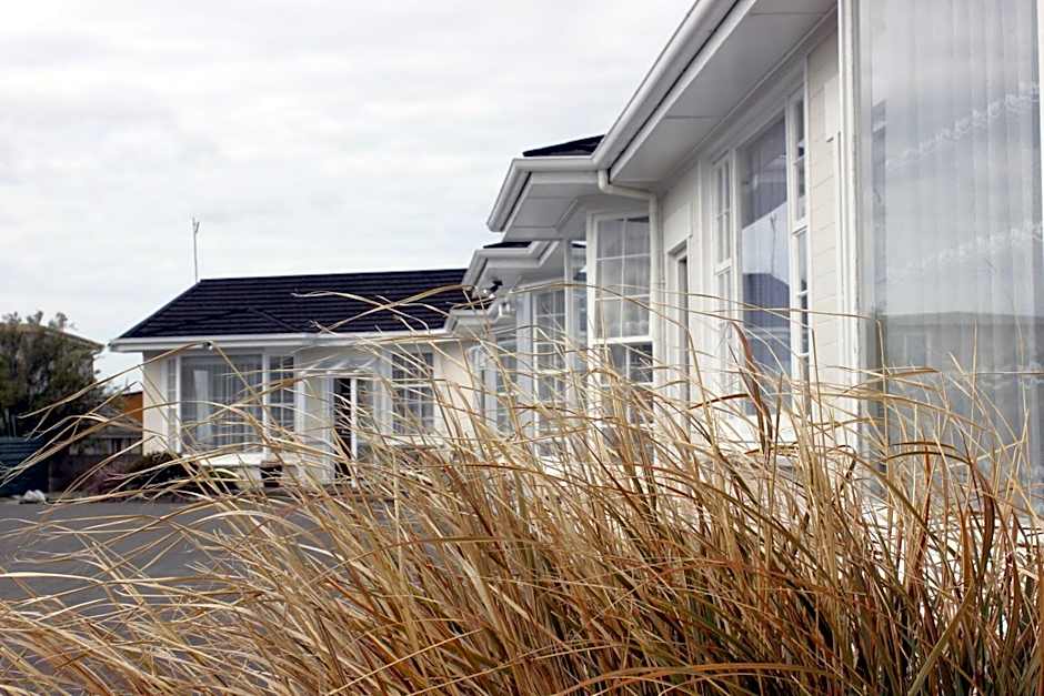 Colonial Motel