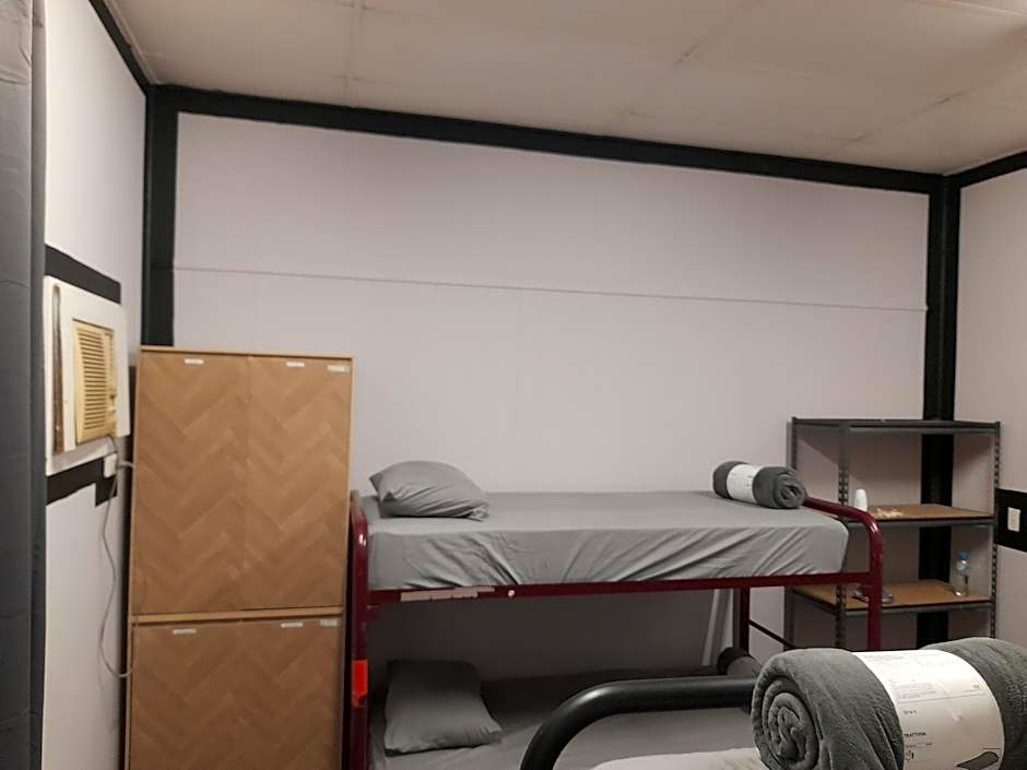 Ozi Inn Backpackers - Perth -Valid International Passport Required