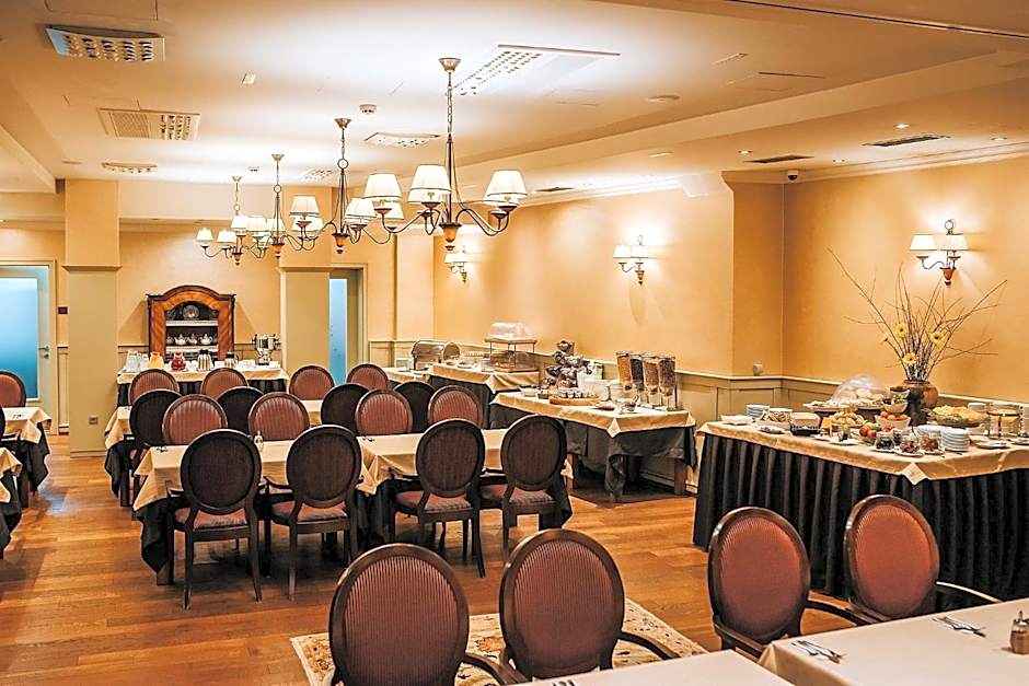 Hotel Mitra, Story Hotels