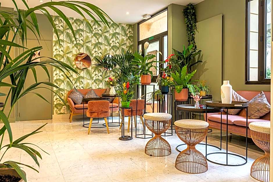 Hotel Ariane Montparnasse by Patrick Hayat