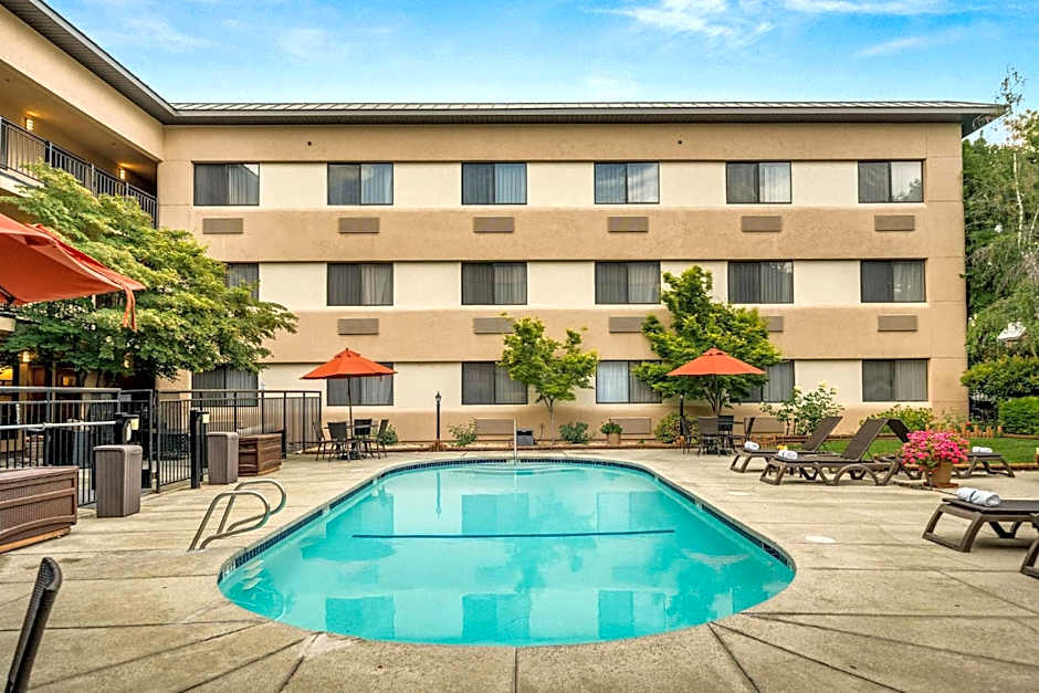 Oxford Suites Redding