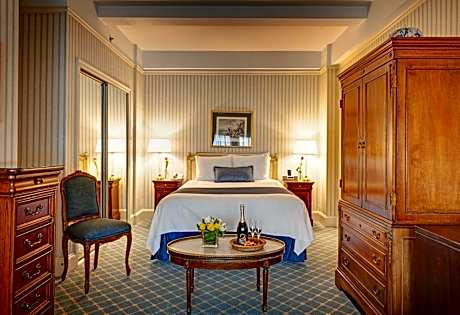 Deluxe Queen Room