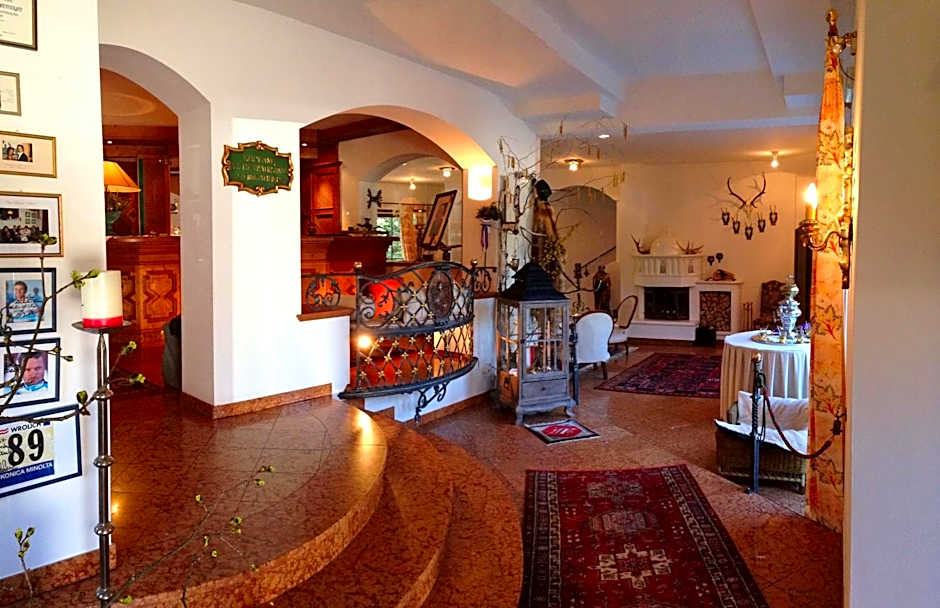 Dietrichsteinerhof Apartments & Rooms