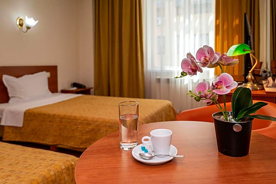 Primavera 2 Hotel