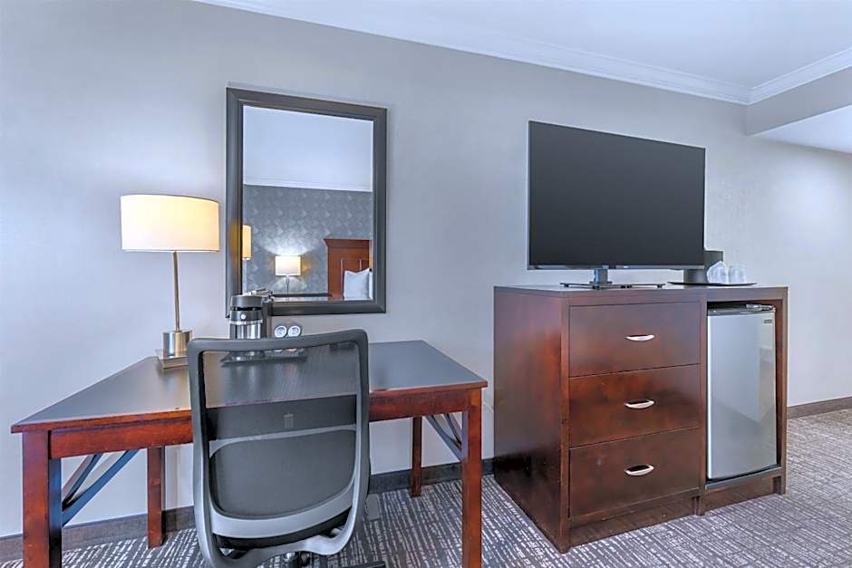 Best Western Plus Carriage Inn