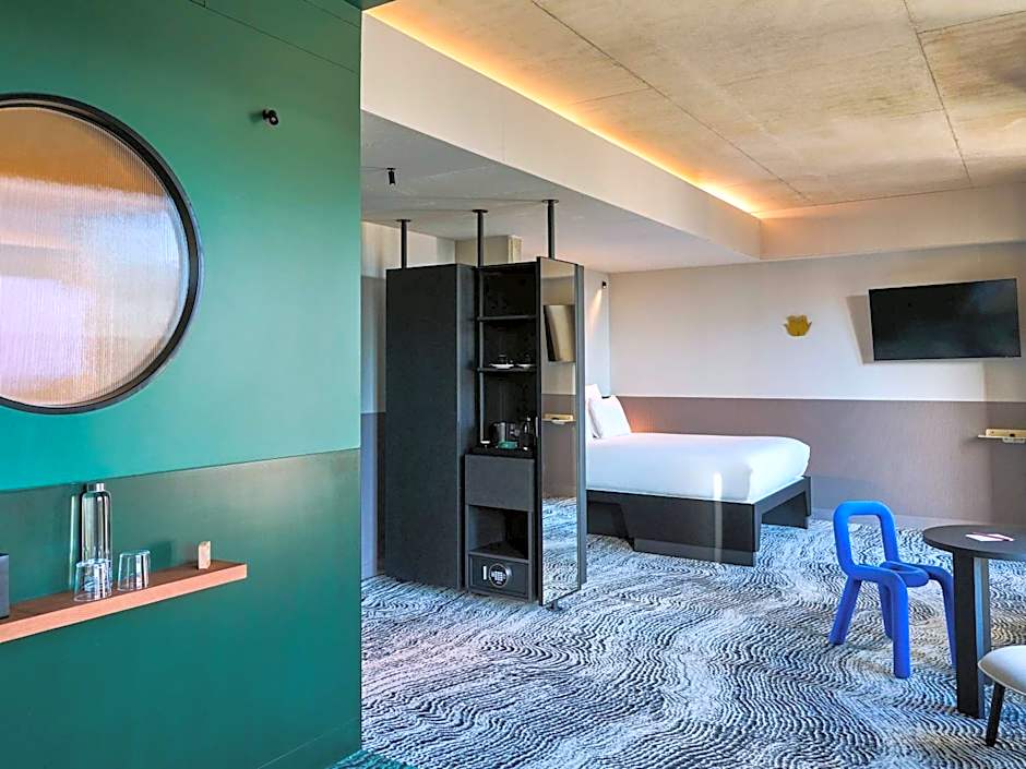 TRIBE Paris Clichy