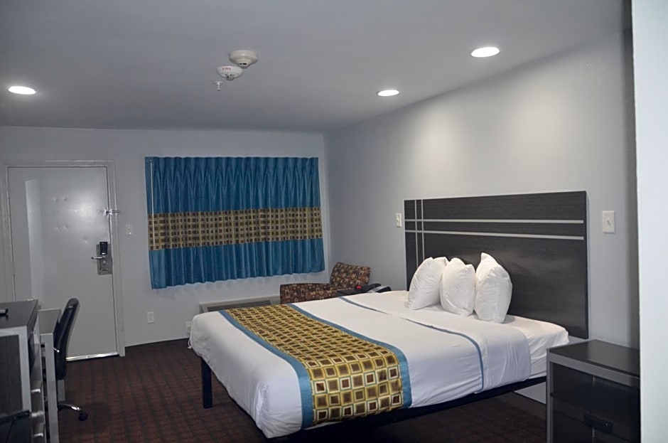 Travelers Inn