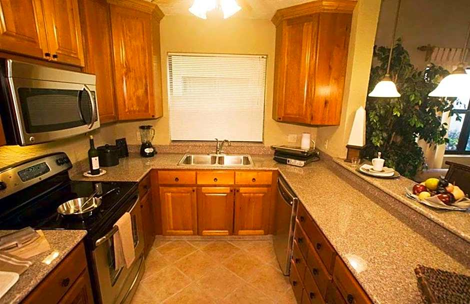 Clarion Suites Roatan At Pineapple Villas