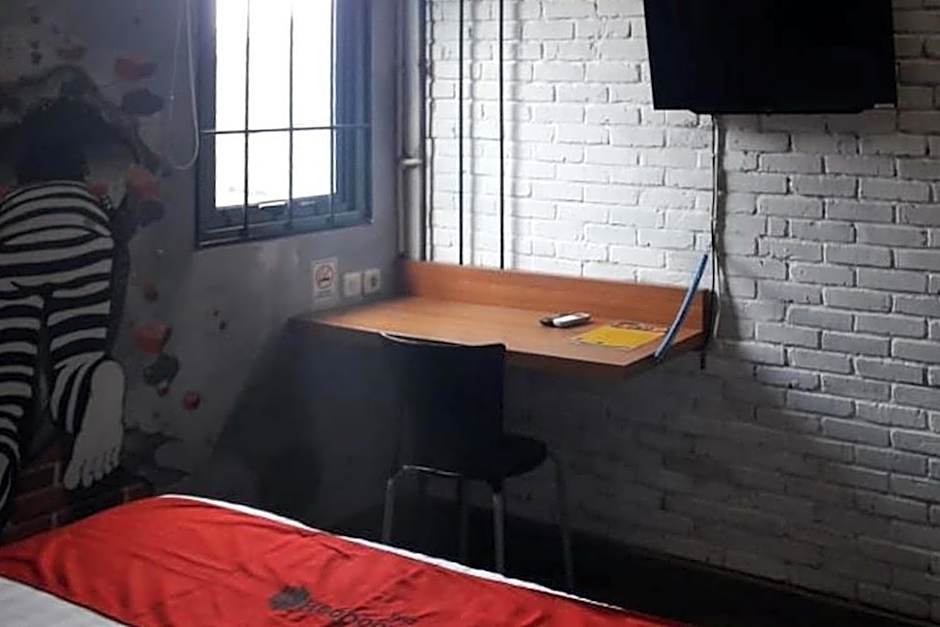 RedDoorz Plus @ Doorman Guest House