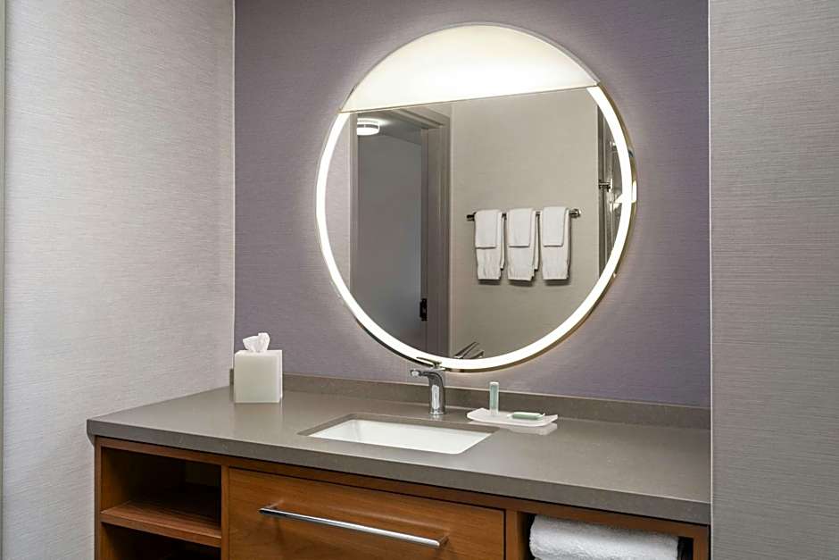 Courtyard by Marriott Lake City