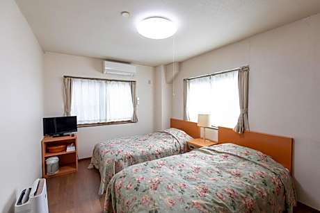 Standard Twin Room with Shared Bathroom