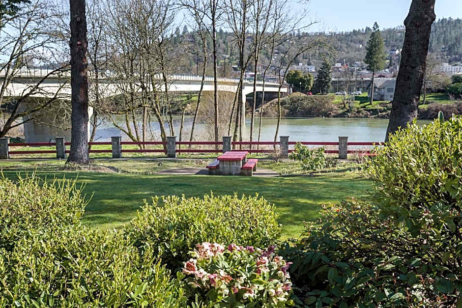 Riverfront Inn Roseburg