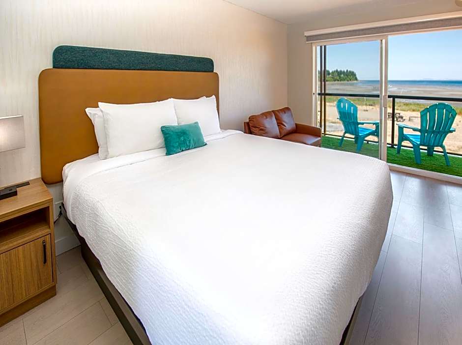 Sea Edge Beachside Hotel