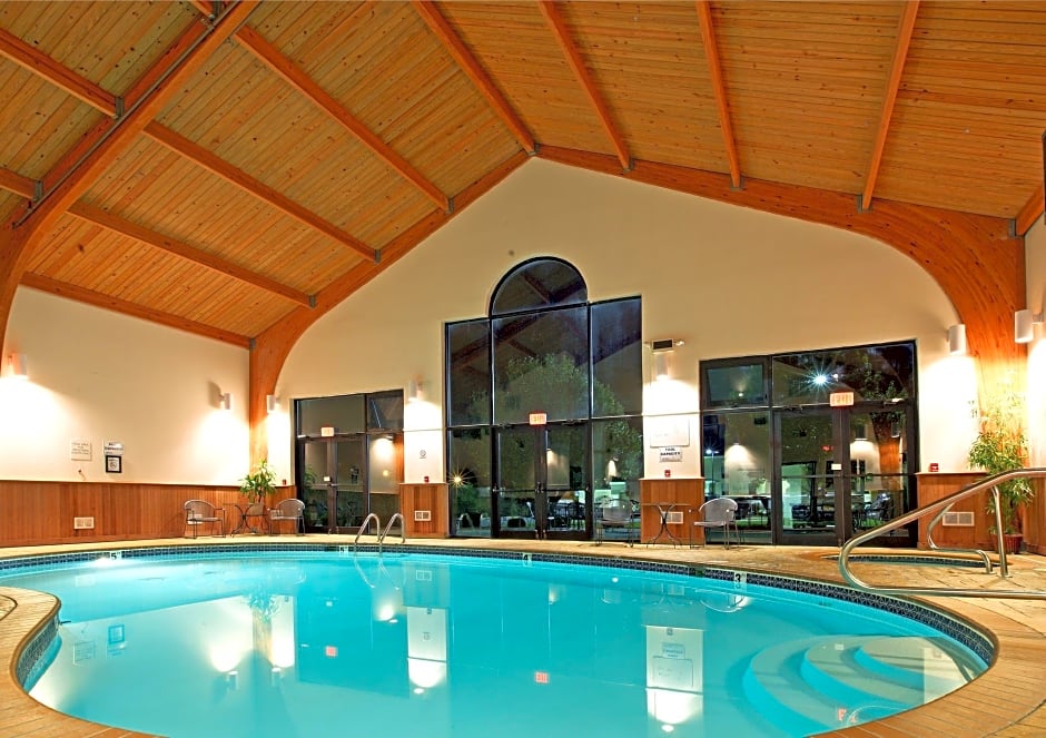 Holiday Inn Express Hotel & Suites Harrison