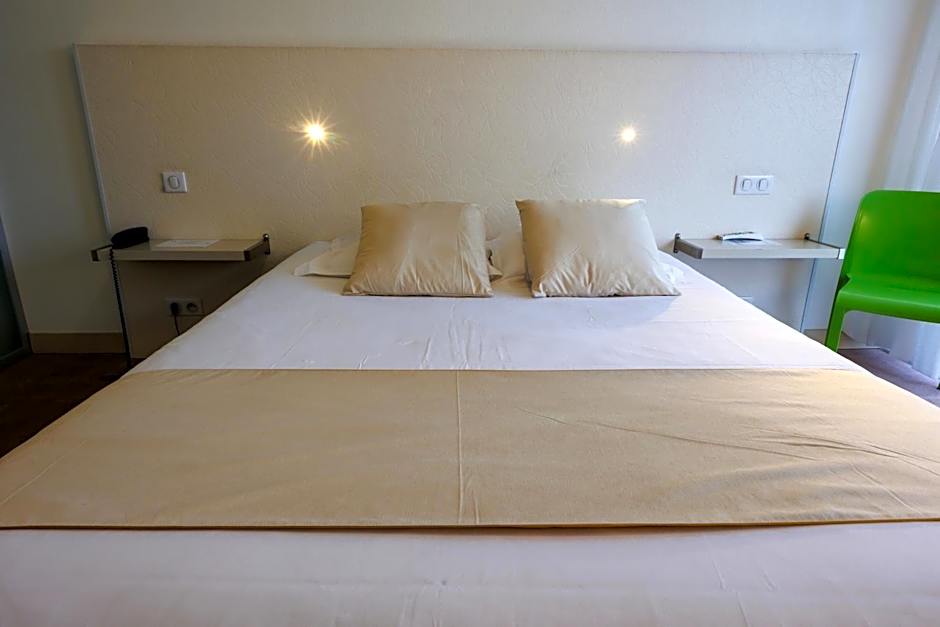 Logis Hôtel Le Rochelois