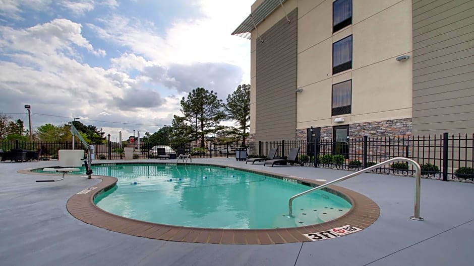 Holiday Inn Express & Suites Jackson Downtown - Coliseum, an IHG Hotel