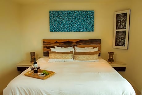 Deluxe One-Bedroom Suite