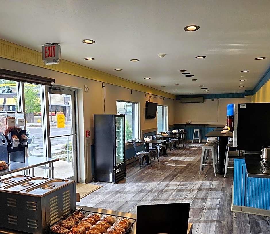 Days Inn and Suites by Wyndham Downtown Missoula-University