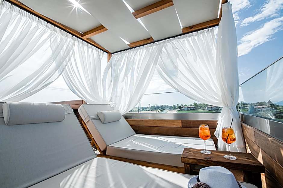 King's & Queen's Afitos - Suites With Private Pool