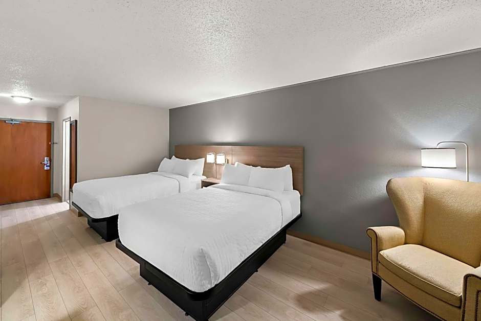 Clarion Inn & Suites and Convention Center
