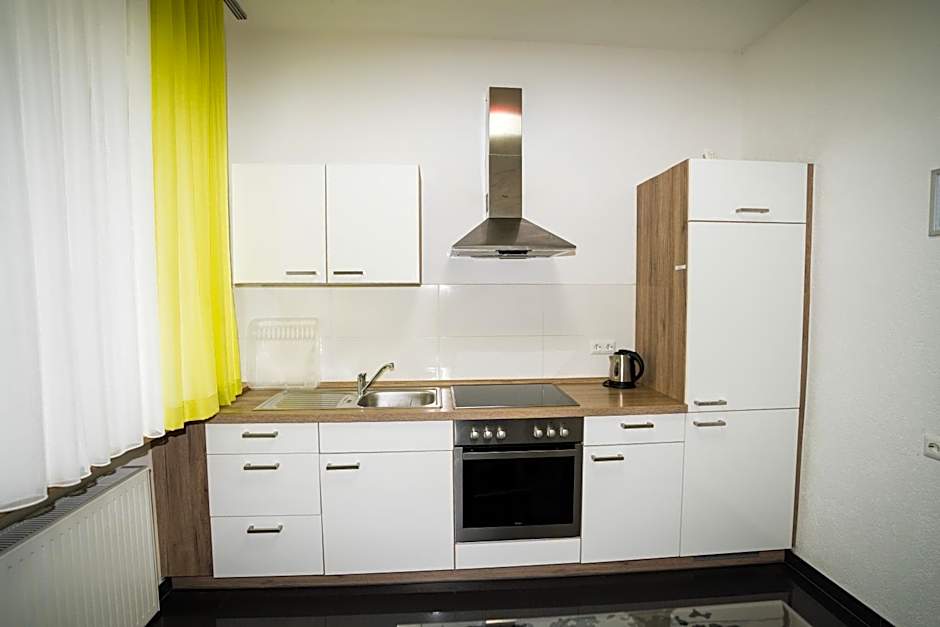 B&B Outlet Hotel - Metzingen - Bad Urach - Free Parking